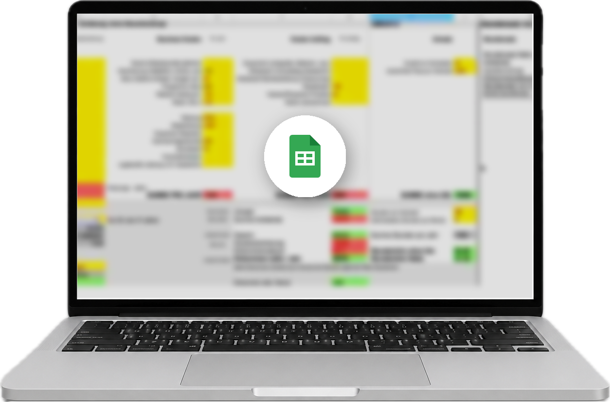 Laptop mit der Preiskalkulation als Google-Sheet-Tabelle